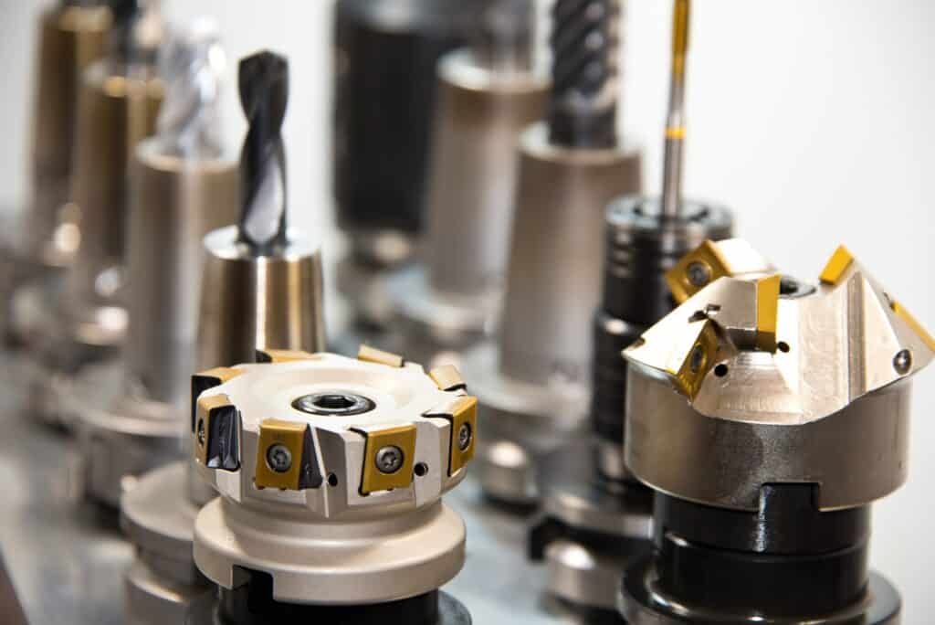 Big-Tools-Australia-The-Science-Behind-Tool-Materials-Steel-vs.-Titanium